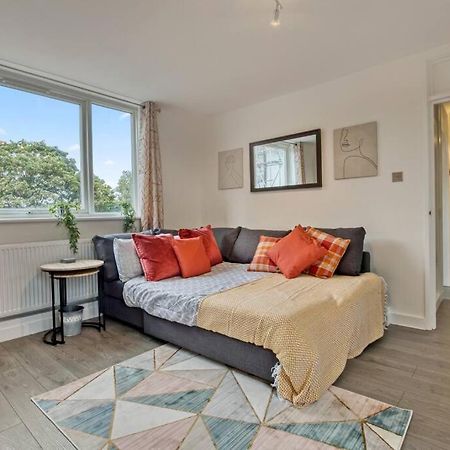 شقة Hidden Gem In Battersea W/ Free Parking لندن المظهر الخارجي الصورة