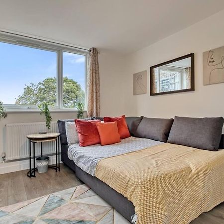 شقة Hidden Gem In Battersea W/ Free Parking لندن المظهر الخارجي الصورة