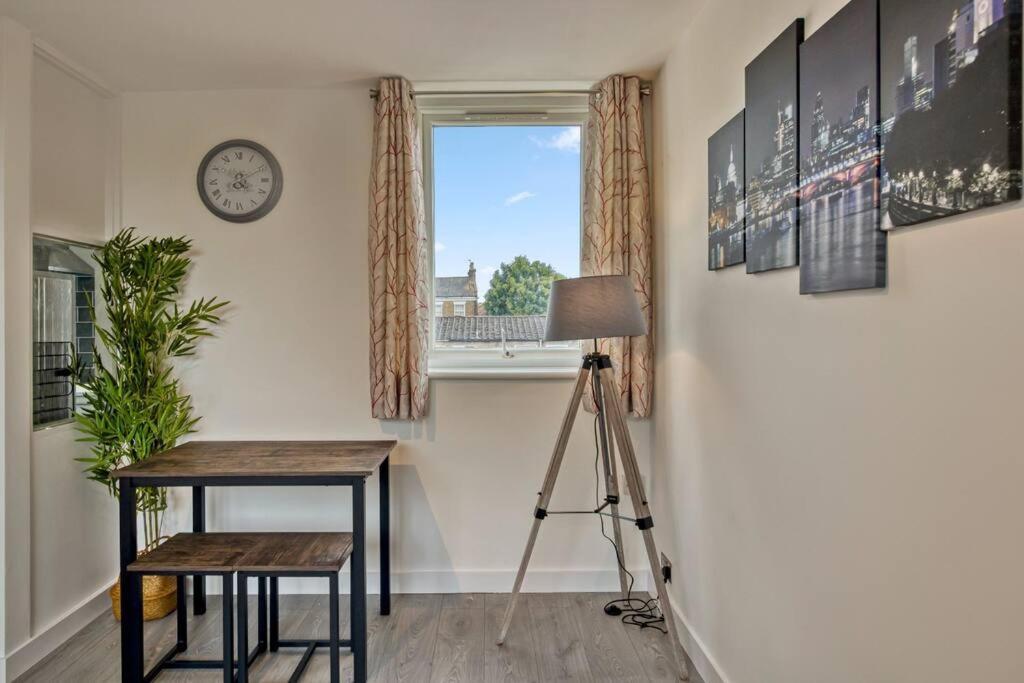 شقة Hidden Gem In Battersea W/ Free Parking لندن المظهر الخارجي الصورة